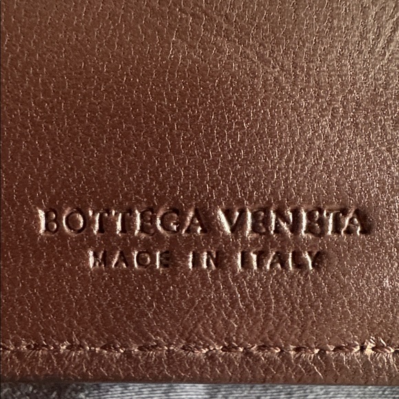 Gorgeous Bottega Veneta agenda with card holders and slip pockets - Picture 9 of 10